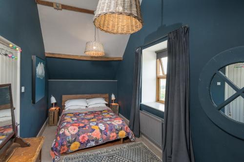 Ένα ή περισσότερα κρεβάτια σε δωμάτιο στο Family Gem in Bath, sleeps 18, stunning view