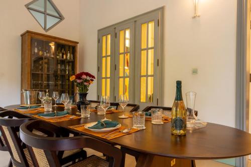 Drinks på Hebron Gardens House