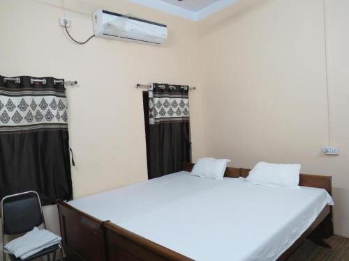 Ένα ή περισσότερα κρεβάτια σε δωμάτιο στο BM Shaw Guest House