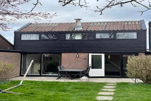 Το κτήριο όπου στεγάζεται  η παραθεριστική κατοικία