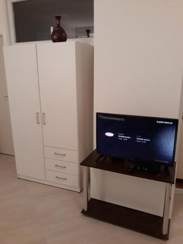 Un televizor și/sau centru de divertisment la White Pearl