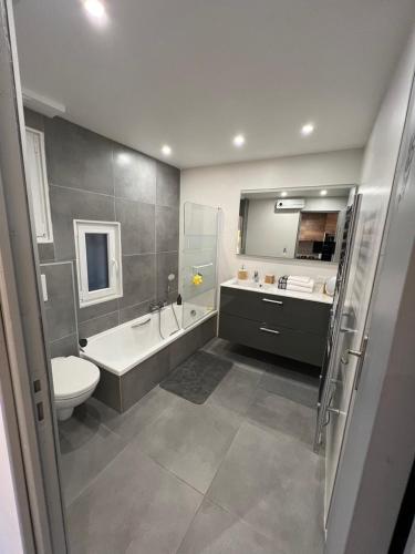 Appartement avec jardin et cuisine d'été