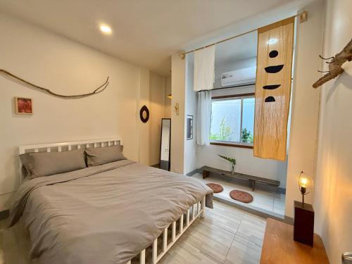 Ένα ή περισσότερα κρεβάτια σε δωμάτιο στο Baan Suan Dok 2BR near Nimman