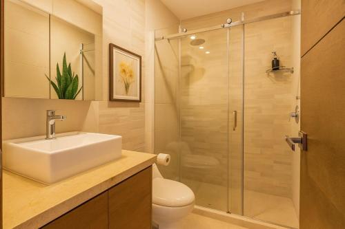 a bathroom with a shower and a sink and a toilet at The Andes apartment Patio & Luxury in Cuenca