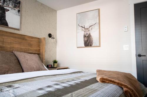 Postel nebo postele na pokoji v ubytování Luxury Spring Creek Condo with Hot Tub