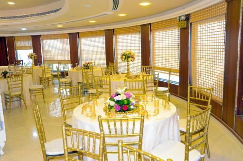 Εστιατόριο ή άλλο μέρος για φαγητό στο Crown Tower Hotel