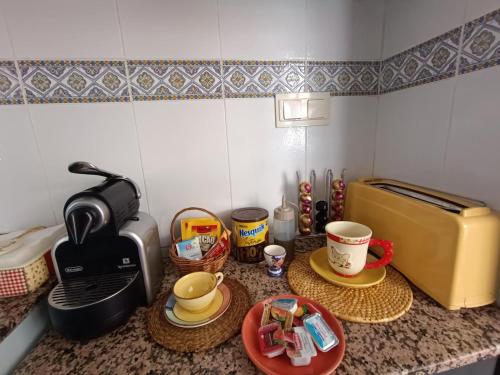 Příslušenství pro přípravu čaje a kávy v ubytování CASA RURAL ALEGRÍA