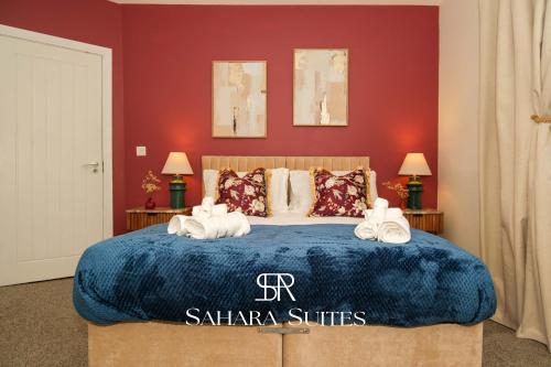 Postel nebo postele na pokoji v ubytování New! Spacious 5BR Wolverhampton Home - Garden & Parking