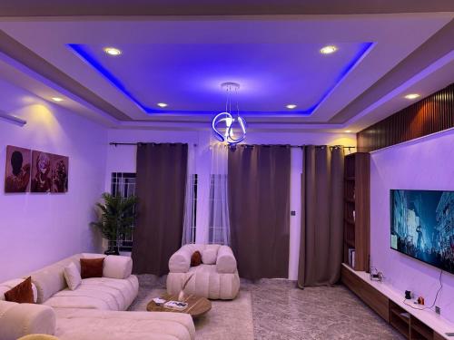 a living room with a couch and a tv at Borabora in Cotonou