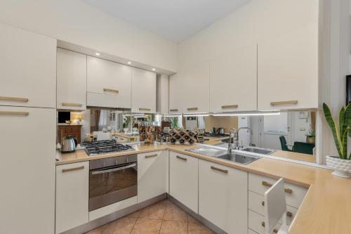 A kitchen or kitchenette at La corte di Danilo