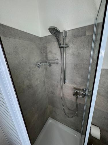 Koupelna v ubytování Modernes Seeblick Apartment mit Sauna und Poolnutzung