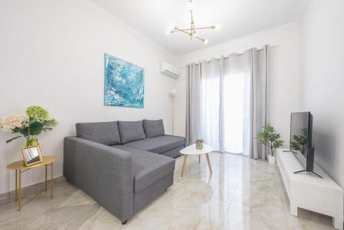 2 bedroom apt at Patisia metro station!
