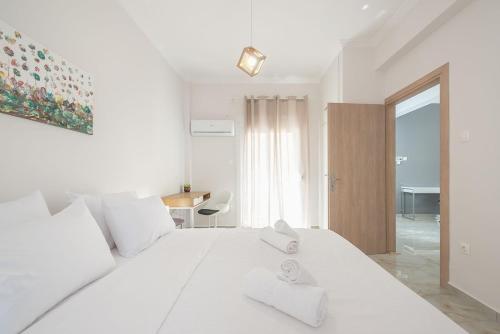2 bedroom apt at Patisia metro station!