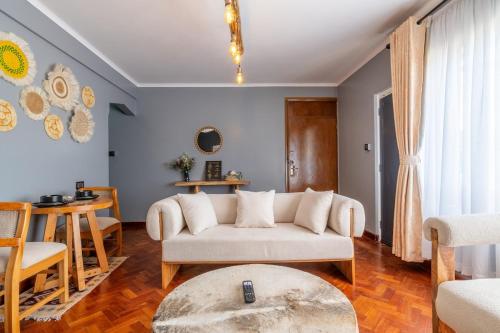 Χώρος καθιστικού στο Serene Rustic & Earthy Luxury Stay