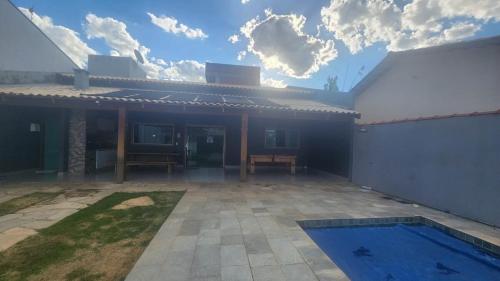 Bazén v ubytování Cultura Viagens Home nebo v jeho okolí