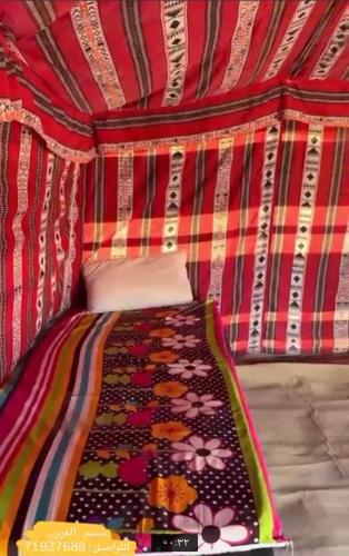 a room with a bed in a tent at قريه الواصل in Shāhiq