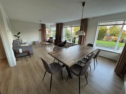 a living room with a wooden table and chairs at Bed & Boerderij 