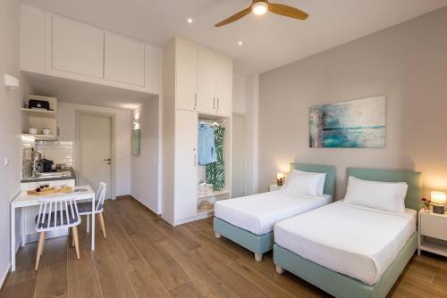 Postel nebo postele na pokoji v ubytování Aphrodite's Refuge