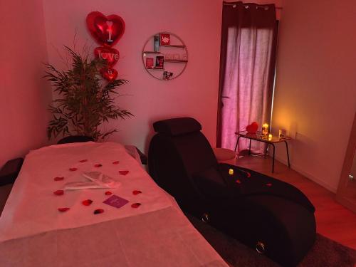 a room with a bed and a table with hearts on it at Ô'BEL AIR in Azur