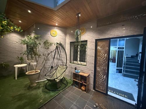 a room with a bathroom with a spiderweb at TWO M RÉSIDENCE M&M Thies ZAC Nguinth in Thiès