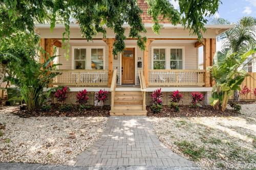 Zahrada ubytování The Royal Floridian l Heated Pool l Walk to DNTN