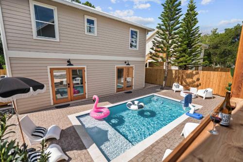 Bazén v ubytování The Royal Floridian l Heated Pool l Walk to DNTN nebo v jeho okolí