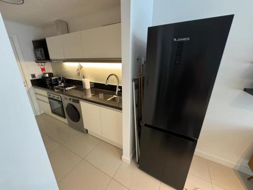 Küche/Küchenzeile in der Unterkunft Green Park hermoso apartamento vista al lago