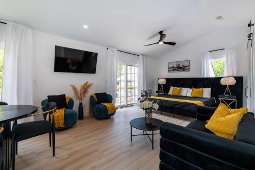 Posezení v ubytování The Grand Augustine l Heated Pool l Walk to DNTN