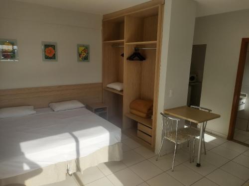 Ένα ή περισσότερα κρεβάτια σε δωμάτιο στο Suite Golden Express Roberto Imóveis