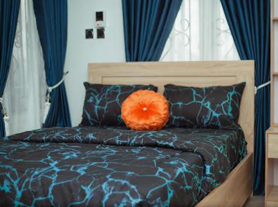 Ένα ή περισσότερα κρεβάτια σε δωμάτιο στο Royaltron apartment services