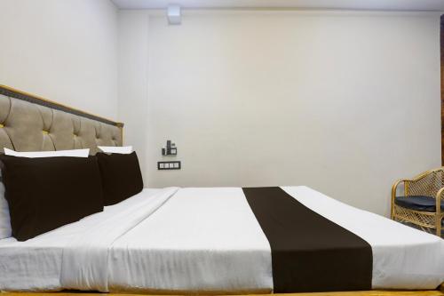 Ένα ή περισσότερα κρεβάτια σε δωμάτιο στο Hotel O The 4th Town