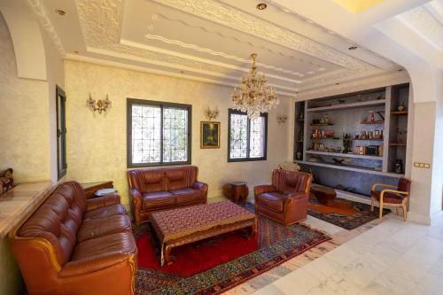 Posezení v ubytování Villa Caprice Palace in city center