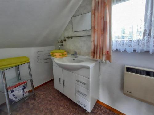 a bathroom with a sink and a window at Edith in Schwarzenbrunn