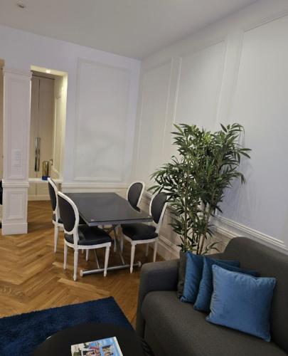 Champs Élysées - Prestigious 1BR - Sleeps 5