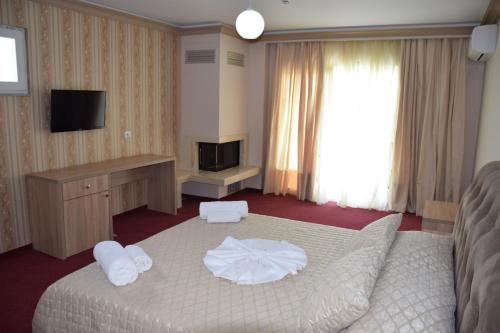 TV a/nebo společenská místnost v ubytování Hotel Pogradeci 2