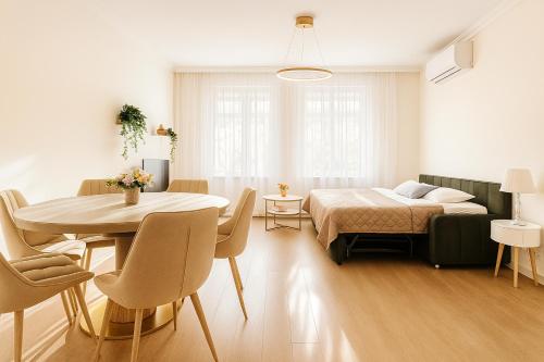 Postel nebo postele na pokoji v ubytování Spacious 2BR Retreat for Families & Friends near City Center