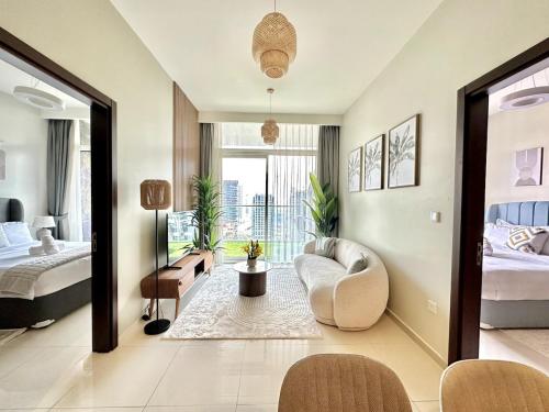 Luxury 2BR with Dubai Canal View Near Burj Khalifa