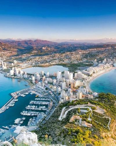 Spacious pet friendly luxury 2 bed 2 bath Calpe Port apartment with private parking