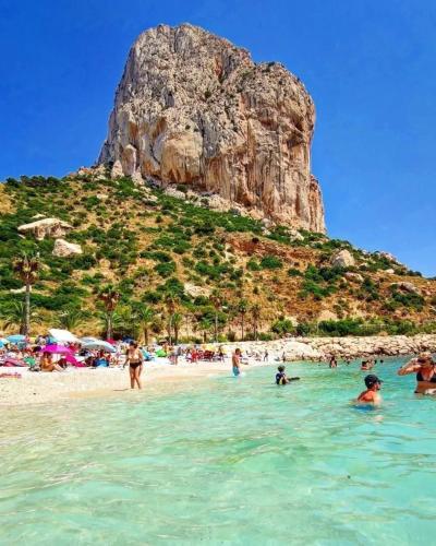 Spacious pet friendly luxury 2 bed 2 bath Calpe Port apartment with private parking
