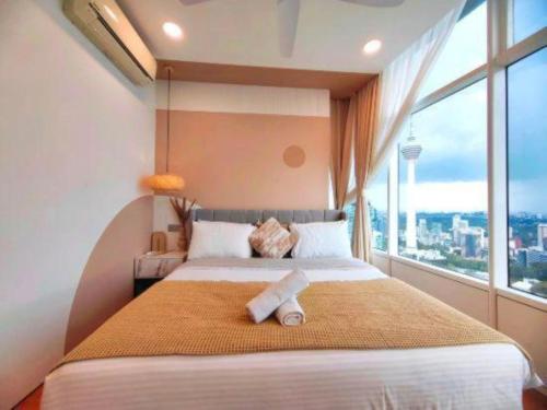 Ένα ή περισσότερα κρεβάτια σε δωμάτιο στο Vortex Suites KLCC By Citylights