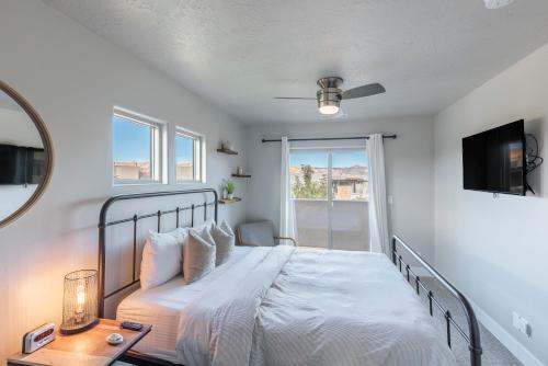 En eller flere senge i et værelse på The Governor's Mansion