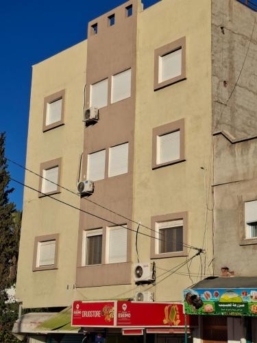 a tall building with windows on the side of it at immeuble brini in Kairouan