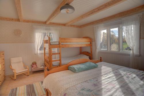 Ένα ή περισσότερα κρεβάτια σε δωμάτιο στο Sommargyllen Torp Brändabo