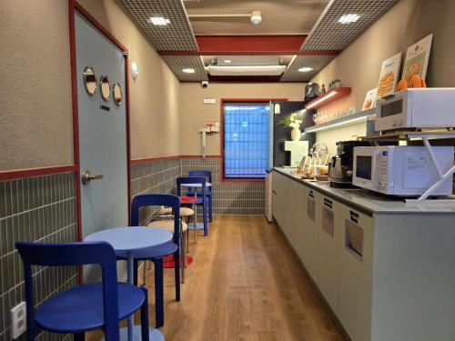 a waiting room with blue stools in a restaurant at 스테이 마루 종로 Stay Maru Jongno in Seoul