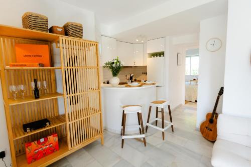 Penthouse 5 min from the beach with balcony and pool access