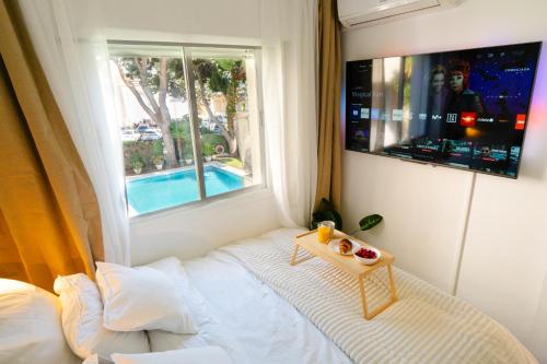 Penthouse 5 min from the beach with balcony and pool access