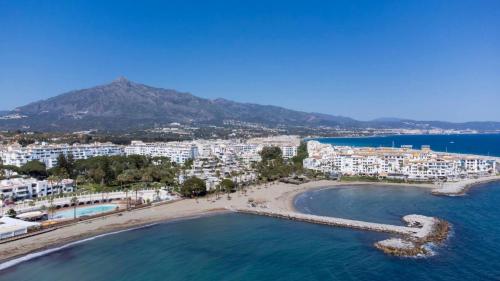 Penthouse 5 min from the beach with balcony and pool access