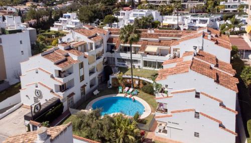 Penthouse 5 min from the beach with balcony and pool access