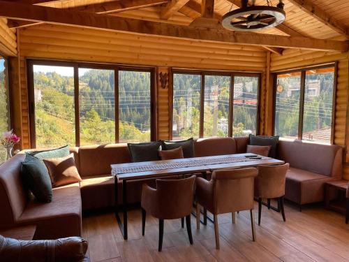 a living room with a couch and a table and chairs at Къща за гости Виевци in Vievo
