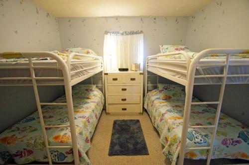 Ένα ή περισσότερα κρεβάτια σε δωμάτιο στο KD1401C- Seaoats Villas